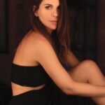 María Fernanda Yépes Instagram - Llego Diciembre, mi mes, y como es habitual y estamos en cuenta regresiva para mi cumpleaños… Aquí les va mi foto chuli del mes😌💅🏻 📷: @esquedachris #quevivadiciembreconsualegría ❤️