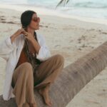 María Fernanda Yépes Instagram - En el mar Sï que la vida es más sabrosa, na’ Que hacer! 🌴 🕶️ @lovingvictoriousbeings 📸 @kriziasalemi