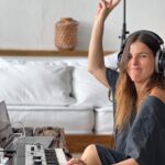 María Fernanda Yépes Instagram - Oh oh…. Creo que acabo de descubrir una nueva vocación 🥱🎼🎧🤘🏻 . . Eso pasa cuando tenes un músico en casa… @waiyari que decís? Armamos banda? Que dicen me lanzo?