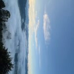 María Fernanda Yépes Instagram - Un recuento en 10 fotos de lo que fue esta semana en el bootcamp digital del @elsiliconvalley 1. De las cosas más especial de este lugar(la vista a la represa de la Fe) 2. Los amaneceres en la montaña sagrada(video cortesía de mi querido @sebatobonsa ) 3. Después de nuestra sesión de yoga de cada mañana. Recibir un mimo de @tincho.prz y su monochr, seguido de las reflexiones de @danieltirado 4. Levantarse hacer yoguita con esta vista es otro nivel. 5. Aquí con el genio y creador de este lugar tan especial. @danieltirado GRACIAS por esta tremenda experiencia!!!! 6. Dani además de ser un visionario, viajero, buscador… ha escrito 2 libros inspirando con sus historias y aventuras. 7. Los compañeros que llevaré en el corazón!!! Gracias por su linda energía de todos me llevo algo muy valioso. 8. Las señoras de la cocina que con tanto amorcito y cariño nos cocinaron cada día. 9. Presumiendo mi diploma de graduación del boot camp intensivo de 7 días de emprendimiento digital. 10. Y esta la perla del viaje… cuando un grupo de emprendedores sale a celebrar su graduación y casi es atropellado por un camión a altas horas de la noche en la calle🫣😅(todo sea por la toma del video) ver hasta el final. GRACIAS a todos los profesores y personas que hacen de este entrenamiento y de la montaña sagrada un lugar único y una experiencia que vale toda la pena vivir!!!!! #elsiliconvalley #medellin #emprendimientodigital📶💯