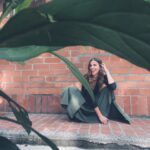María Fernanda Yépes Instagram - Hoy me vestí de Colombia. ——SARZUL——- @neim_oficial x @makeno.co 🖤 #vistetedecolombia