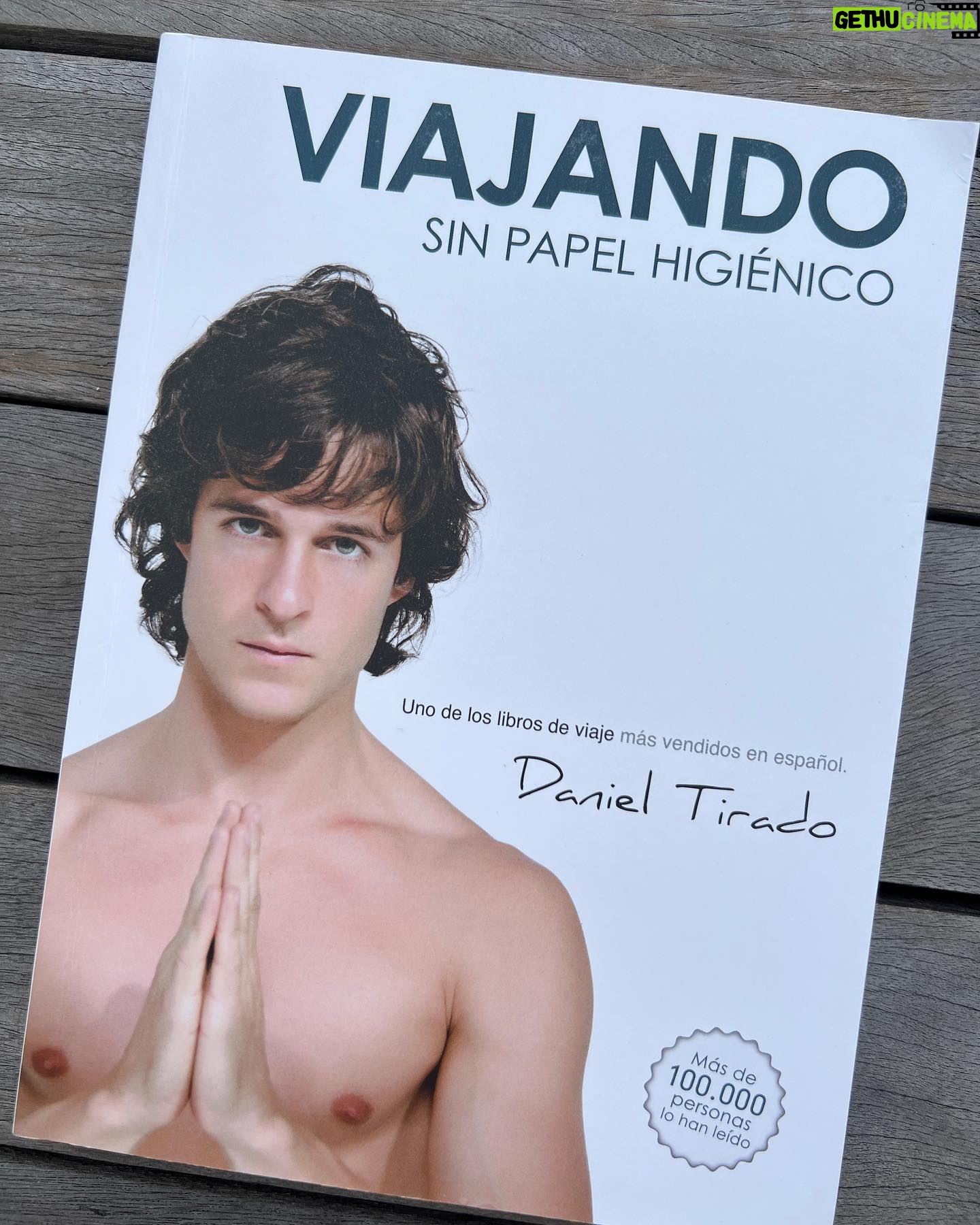 María Fernanda Yépes Instagram - Un recuento en 10 fotos de lo que fue esta semana en el bootcamp digital del @elsiliconvalley 1. De las cosas más especial de este lugar(la vista a la represa de la Fe) 2. Los amaneceres en la montaña sagrada(video cortesía de mi querido @sebatobonsa ) 3. Después de nuestra sesión de yoga de cada mañana. Recibir un mimo de @tincho.prz y su monochr, seguido de las reflexiones de @danieltirado 4. Levantarse hacer yoguita con esta vista es otro nivel. 5. Aquí con el genio y creador de este lugar tan especial. @danieltirado GRACIAS por esta tremenda experiencia!!!! 6. Dani además de ser un visionario, viajero, buscador… ha escrito 2 libros inspirando con sus historias y aventuras. 7. Los compañeros que llevaré en el corazón!!! Gracias por su linda energía de todos me llevo algo muy valioso. 8. Las señoras de la cocina que con tanto amorcito y cariño nos cocinaron cada día. 9. Presumiendo mi diploma de graduación del boot camp intensivo de 7 días de emprendimiento digital. 10. Y esta la perla del viaje… cuando un grupo de emprendedores sale a celebrar su graduación y casi es atropellado por un camión a altas horas de la noche en la calle🫣😅(todo sea por la toma del video) ver hasta el final. GRACIAS a todos los profesores y personas que hacen de este entrenamiento y de la montaña sagrada un lugar único y una experiencia que vale toda la pena vivir!!!!! #elsiliconvalley #medellin #emprendimientodigital📶💯