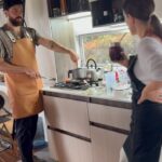 María Fernanda Yépes Instagram – Que el alimento sea tu medicina, la cocina tu laboratorio y la creación de tus platos alquimia divina✨✨✨
 
Enamorándome cada día más de este proceso y del arte de cocinar.
Admiro Profundamente a los cocineros, chefs y amas de casa del mundo que hacen de la cocina un hermoso arte de entrega y pasión♥️🦾👩🏻‍🍳 que oficio tan duro, complejo y fascinante a la vez!!!

Gracias @chefpablonaranjo por compartirme tu pasión y amor por este ARTE llamado COCINAR. 

Y a ti? Te gusta preparar tus alimentos?