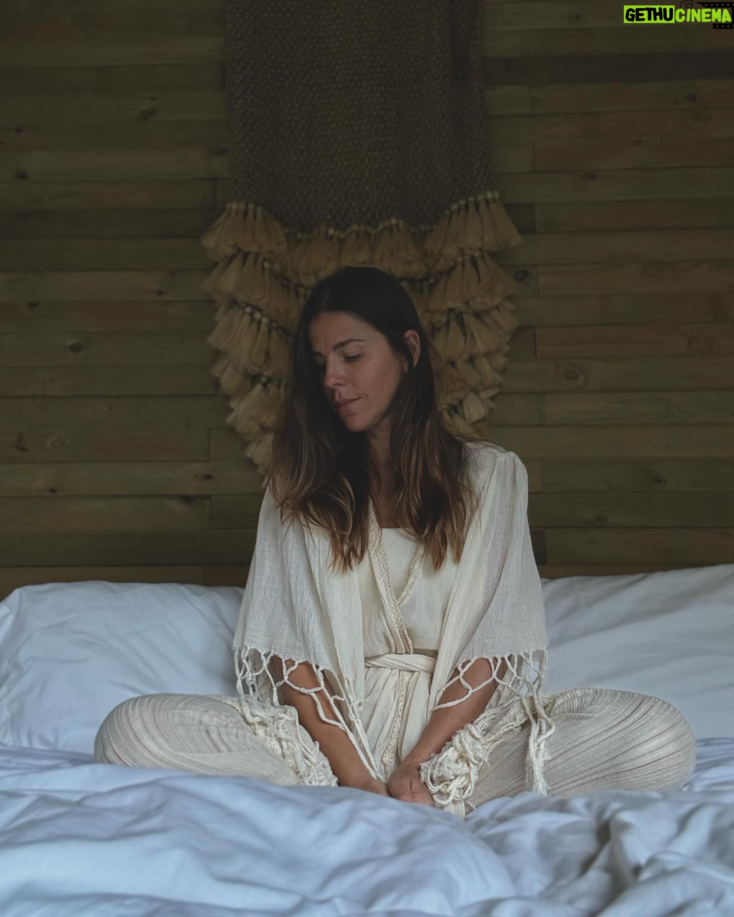 María Fernanda Yépes Instagram - “Cuidarse para poder cuidar” Gracias @tevaretreat por haber sido un remanso de paz antes de mi cirugía… Gracias por sus mensajes de amor y lindos pensamientos!! Hoy entro a una cirugía que no es grave pero si un poco delicada. Una cirugía que no podía aplazar más… y aquí voy 🦾 confiando en el proceso y en que todo va a salir bien… nos vemos en unos días… Ciao Instavencindario. Serán unos diitas de desconexión para volver con todas la fuerzas a seguir compartiendo esta linda vida con Uds comunidad bonita❤️🦋🐆