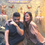 María Fernanda Yépes Instagram - Recuerdan esta parejita? Qué creen que está pasando aquí? Se vendrá una segunda temporada? … chanchachachaannnn… 😈 Mañana les cuento🫢 #rosario #rosariotijeras #jhonefe