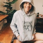 María Gracia Omegna Instagram - Mi amiga maida/ sureña de corazón/ tiene manos en forma de pincel/ y ojos de animales/ expresados en @garugachile 🌈