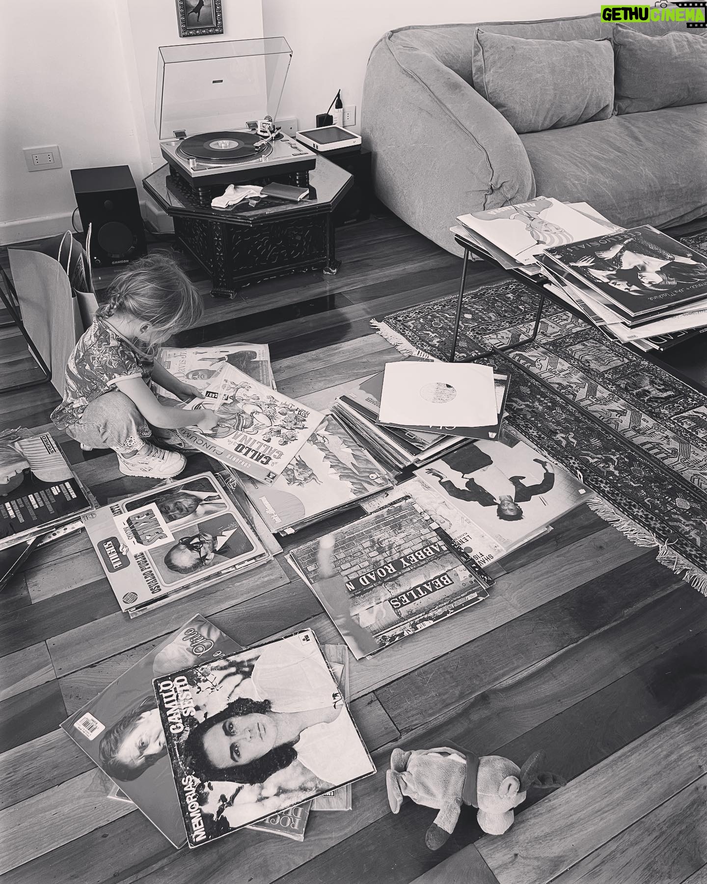María Gracia Omegna Instagram - Retomando antiguos vicios.