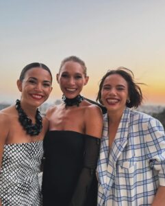 María Gracia Omegna Instagram - Una pre de los @premioscaleuche con las chicas. Agradecida de la noche, de los compañeros, de @somoschileactores me siento muy honrada.