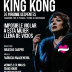 María Gracia Omegna Instagram - Ciclo 8M para ir a ver en marzo. ☄️ 4 días de teatro. Estaremos con la obra “El tiempo que no estuve” con @palomamoreno, dirigida por @danicastillotoro , y escrita por @emilianoguera Venta de entradas @ticketmastercl o boleterías de @teatro_nescafe Coproducen @culturacap y @teatro_nescafe Les espero 🦩