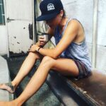 María Gracia Omegna Instagram - Con el Victor, su mate, y su gorro @andeswall