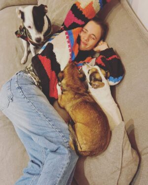 María Gracia Omegna Instagram - Una siesta con las chicas.