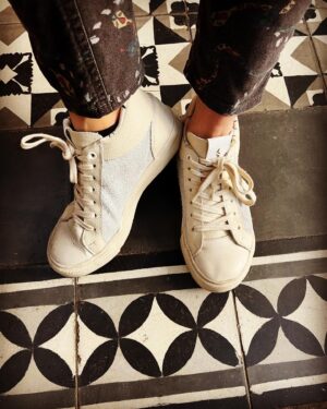 María Gracia Omegna Instagram - Me da mucho placer hablar de Kruza/. Marca de zapatillas/ Sustentables /Que respetan a las personas y al planeta/ Hecho en chile/ Economía circular/ Hechas a mano/ Recicladas/ Hija de los desechos/ Cómodas/ Lindas/ Trato Justo/ Atajadores de residuos para crear/ reductores de basura/ etc de lo bueno/ feliz de usarlas y tratar de ser más consciente. @kruza_bc