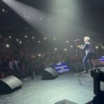 Marcela Baños Instagram - Wowww 🔥🔥🔥 #showzazo @miguelaleweb 👏🏻👏🏻 Que noche tan pero tan bonita. Pase a buscar a Valen, mi sobrino y sus palabras al subir al auto fueron : Que linda que estás tía 🤤 a partir de ahí entre en un embobamiento 😂 hasta que lo deje nuevamente. La mejor relación del mundo tía/sobrino 😻 Para el era su primera vez en un teatro. Camino por el escenario, espiamos la sala a través del telón y nos divertimos cantando y bailando. Fue una noche espectacular !! me dijo cuando salimos. La pasamos bomba!! Un crack Miguel !! Ahora a dormir que mañana nos vemos a las 12 hs en @pasiondesabado 🥊