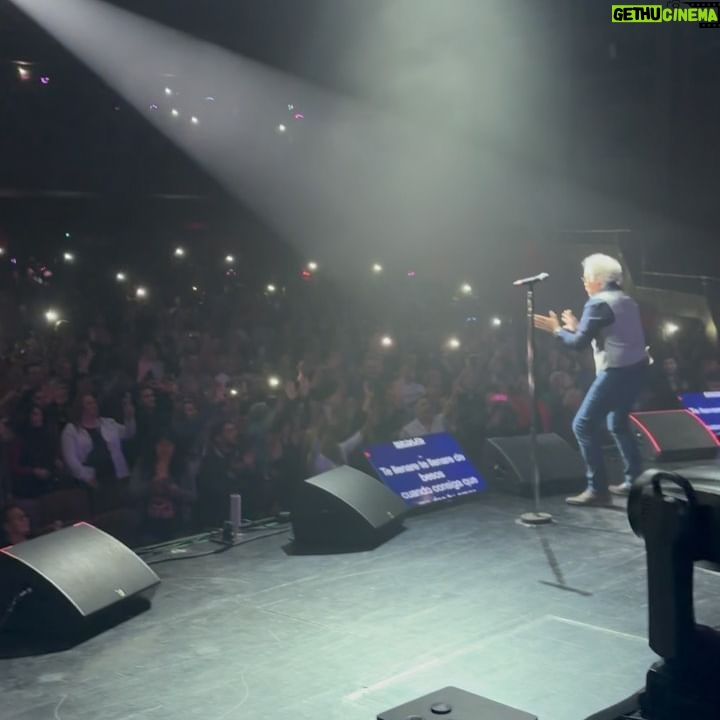 Marcela Baños Instagram - Wowww 🔥🔥🔥 #showzazo @miguelaleweb 👏🏻👏🏻 Que noche tan pero tan bonita. Pase a buscar a Valen, mi sobrino y sus palabras al subir al auto fueron : Que linda que estás tía 🤤 a partir de ahí entre en un embobamiento 😂 hasta que lo deje nuevamente. La mejor relación del mundo tía/sobrino 😻 Para el era su primera vez en un teatro. Camino por el escenario, espiamos la sala a través del telón y nos divertimos cantando y bailando. Fue una noche espectacular !! me dijo cuando salimos. La pasamos bomba!! Un crack Miguel !! Ahora a dormir que mañana nos vemos a las 12 hs en @pasiondesabado 🥊