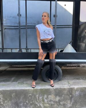 Marcela Baños Instagram - Entre canción y canción 

@onfleekbsas 
@vetealdiablomujer 

Grax @diegomonetta 📸
Peino @diegomonettaestilista 
Make up @myrublajha