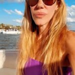 Marcela Baños Instagram - Mood 💦👙vacaciones 🛥️☀️ #amigos @vmbikinis @rickiprensa @glam.belgrano @cortinasdecabellogustavo @salonbulnes @monroejmm