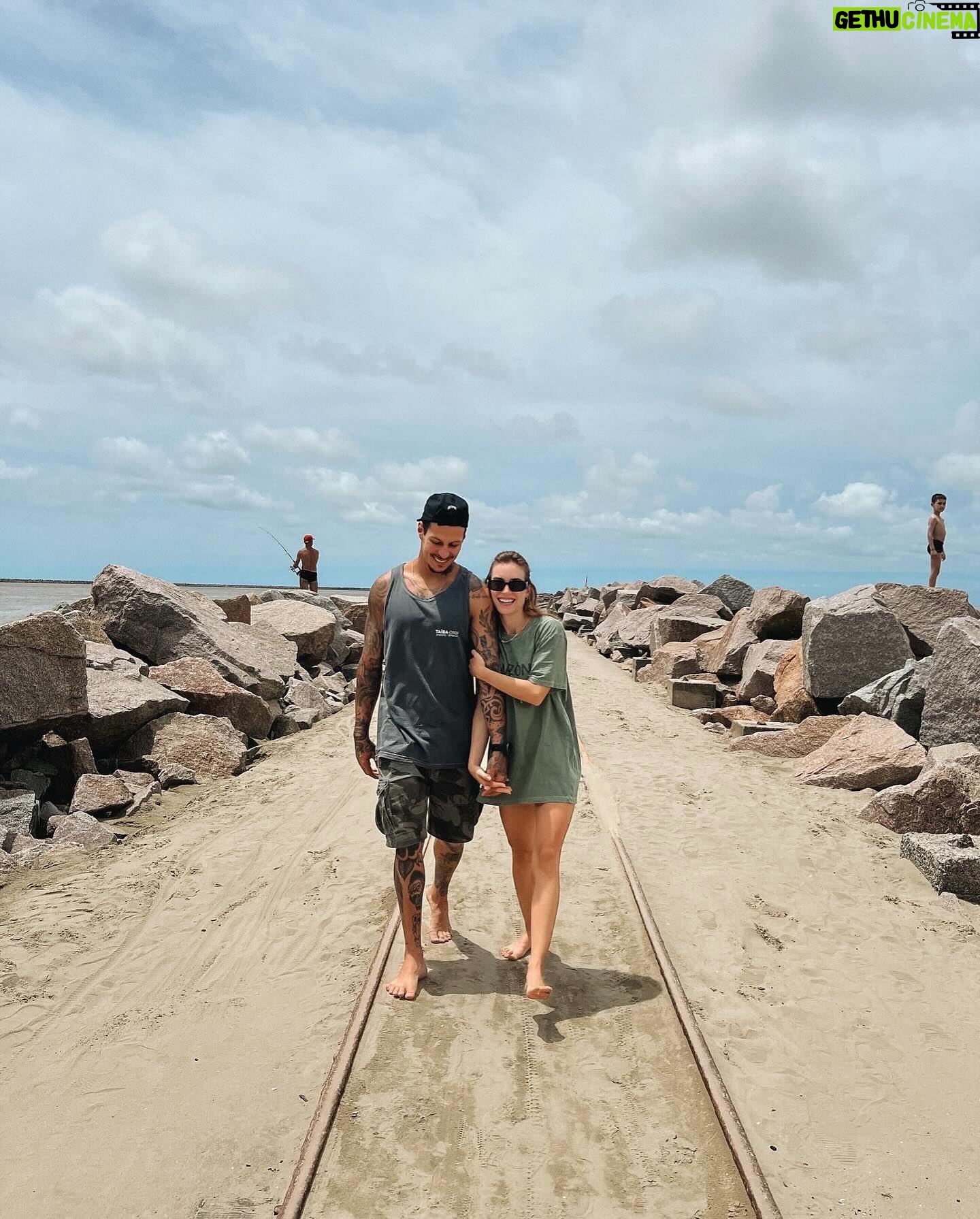Marcela Fetter Instagram - apresentando nossa praia do Cassino pro meu amô, que sensação gostosa, onde nasci e vivi minha infância e adolescência inteira 🫶🏼