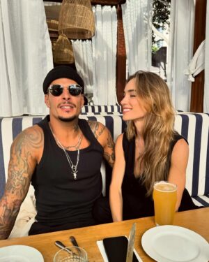 Marcela Fetter Instagram - Eu escolheria um milhão de vezes viver esse sonho com você. Meu amor, prometo estar sempre aqui pra te lembrar que você é humano e falível, prometo lembrar que você precisa de um pouco de descanso e do meu colo, prometo que te amarei com todas minhas forças, com todas minhas qualidades, com todos meus defeitos e com tudo que há em mim, principalmente quando vc não parecer amável, pq sei que é nesse momento que vc mais precisa. E finalmente, prometo ser sua cúmplice, melhor amiga, confidente, amante e a melhor esposa que eu puder ser! 
TE AMOOOO, happy birthday ❤️
