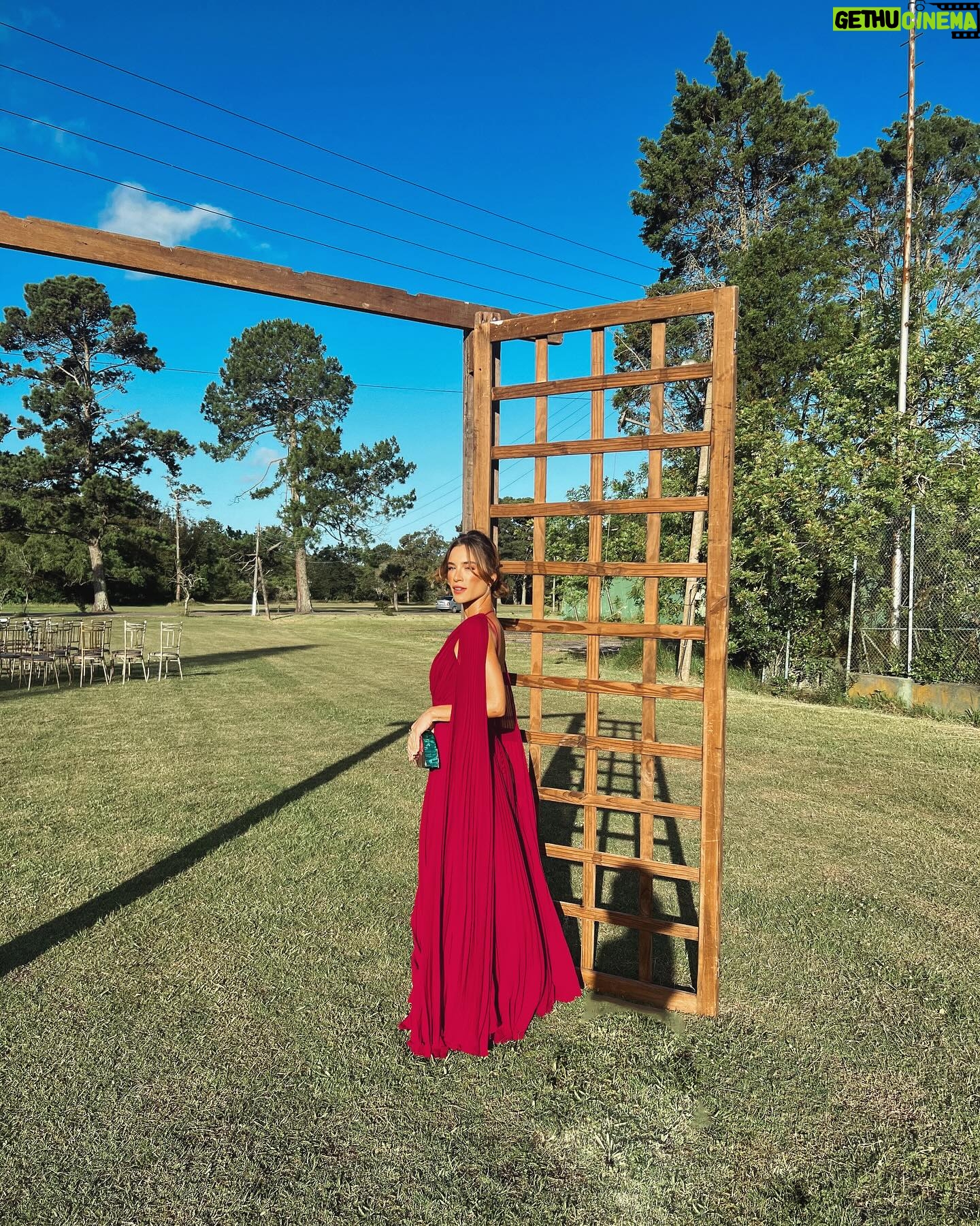 Marcela Fetter Instagram - Sim, esse vestido é uma obra de arte! Foi idealizado com tanto amor e carinho que merece um álbum exclusivo só pra ele. Feito sob medida para esse dia tão especial, vai deixar memórias lindas e eternas ❤️ @tetigio @tetigio_atelier