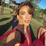 Marcela Fetter Instagram – Sim, esse vestido é uma obra de arte! Foi idealizado com tanto amor e carinho que merece um álbum exclusivo só pra ele. Feito sob medida para esse dia tão especial, vai deixar memórias lindas e eternas ❤️
@tetigio @tetigio_atelier