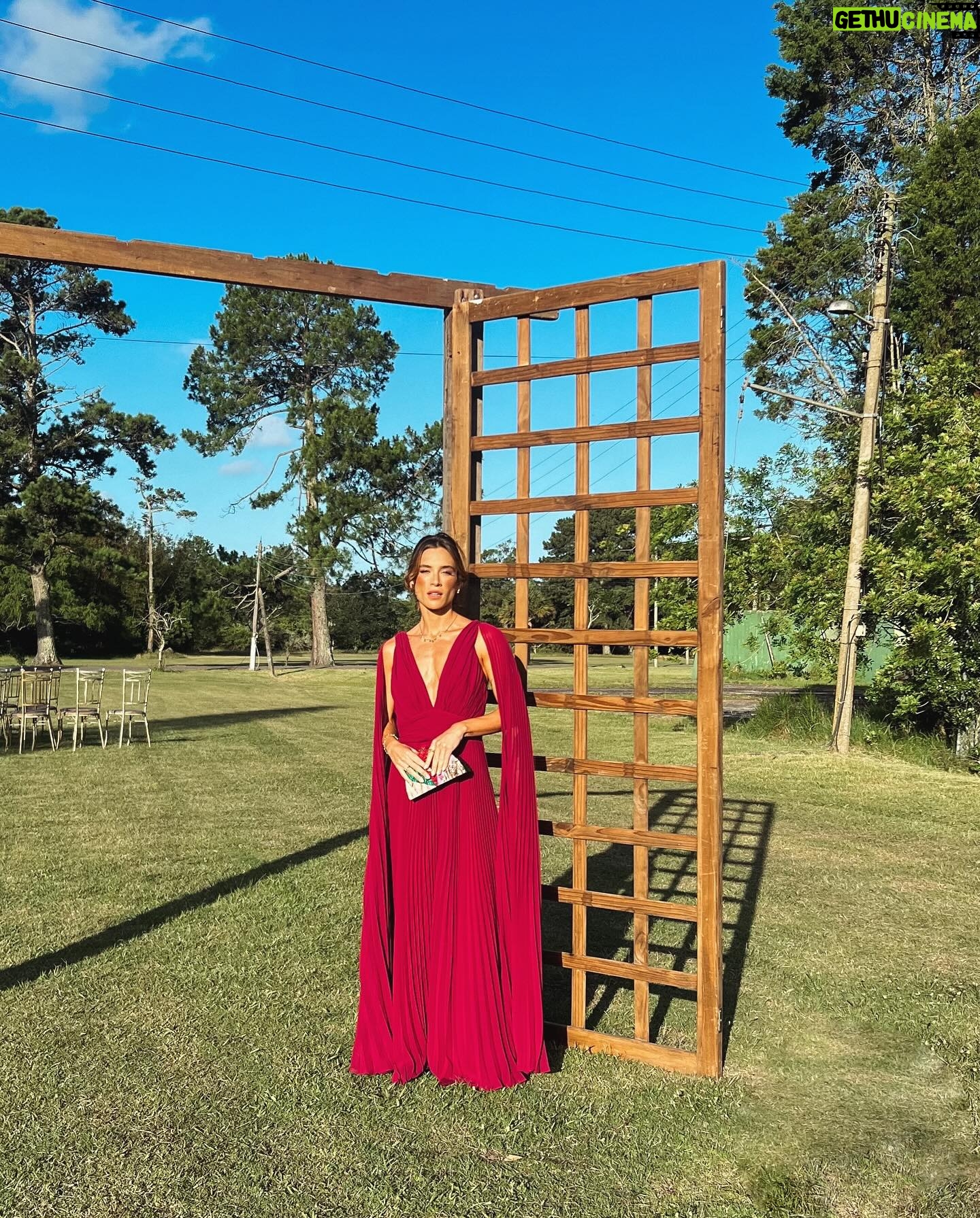 Marcela Fetter Instagram - Sim, esse vestido é uma obra de arte! Foi idealizado com tanto amor e carinho que merece um álbum exclusivo só pra ele. Feito sob medida para esse dia tão especial, vai deixar memórias lindas e eternas ❤️ @tetigio @tetigio_atelier