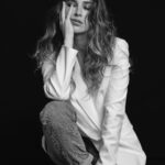 Marcela Fetter Instagram - Da série fazendo arte com artistas @eduardorezende @andrevelosoreal 📸🖤