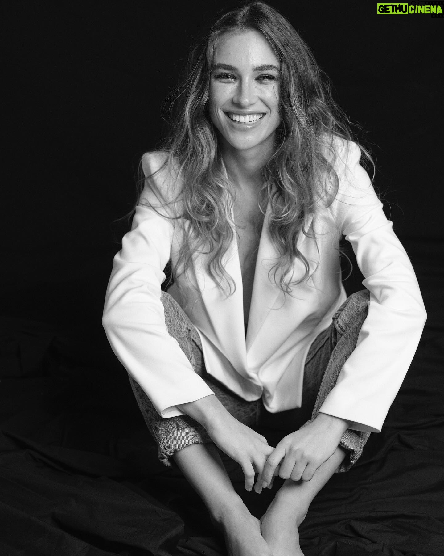 Marcela Fetter Instagram - Da série fazendo arte com artistas @eduardorezende @andrevelosoreal 📸🖤