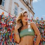Marcela Fetter Instagram - Mais um dia de carnaval e mais um dia de curtir sua folia no mood colorido e cheio de ousadia. Life visitou os principais pontos turísticos de Salvador espalhando muito brilho e atitude em forma de joias que compõem todos os looks. Quem aí vem curtir com a gente? @marcelafetter #LifeVivaSuaFolia #LifeEmSalvador #LifeCarnaval