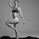 Marcela Fetter Instagram - Aquele shooting que dispensa legenda mas aceita comentários 🖤 W/ @eduardorezende and @andrevelosoreal