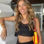 Marcela Fetter Instagram - GRWM para nosso segundo dia de folia inspirado em @cervejapetra ✨ Trio banda Eva @camarotesalvadoroficial boraaaaa ⚡️
