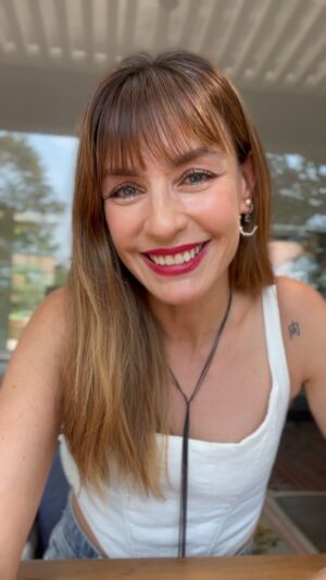 Marcela Mar Instagram - ¡Nos vamos para @festivaldecannes al @association_acid con nuestra película #MiBestia ópera prima de Camila Beltrán 🥳

¡Colombia en la casa amigos! 🇨🇴🎬

El cine es un ejercicio creativo- colaborativo de muchos artistas, es apasionante ver como tantas personas reman hacia la misma dirección que empuja el viento, a veces también, con el viento en contra.

Me siento muy feliz de hacer parte de este equipo como actriz y productora, apoyar los talentos y las ideas de otras artistas me ilusiona. Necesitamos abrir más espacios para creadoras, vernos y contarnos a través de multiples miradas femeninas.

Pronto anunciaremos cuándo y dónde se puede ver en nuestro país, síganme en la cuenta de mi casa productora @ganas.producciones #produccionesconganas 💓

Gratitud total con todo este pedazo de equipo 👏👏👏👏

@paopereznieto 
@soficienta 
@luciaangulob
@pablopastrana96
@sebsecheverriv
@nietadegamboa
@catocuatro
@gabrielaiglesiasfx
@santiagoporras05
@marcelacruze
@alajaandra
catalinaapv 
@orillate
@anactualcoffee
@elizah1501 
@juangarcesaristizabal
@stella.martinez.x
@hectorsanchezac
@narvaezadrianaheredia
@Juandavidpaezcastano
@elmonoconbotas
@juanpgaray
@laflakuuuus 
@linacadavid_makeup 
@sara__zpilz
@camicasuu
@natalao
@jelipelight
@martin_f_m_
@doccolombia 
@felinafilms 
@inerciapeliculas