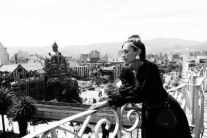 Marcela Mar Instagram - Abrazando a Medellín 🖤

Foto de @dresmonpersonal