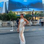 Marcela Mar Instagram - Así vivimos anoche la experiencia de la alfombra roja más aclamada de la industria del cine. Fue muy emocionante estar ahí con parte del equipo de nuestra película #mibestia Y la cereza del pastel 🍒ver a Cate Blanchett y tenerla tan cerca en su estreno de #rumors @festivaldecannes Mi vestido precioso es de @francescamiranda_ @vistetedecolombia #vistetedecolombia 💓✨🥂