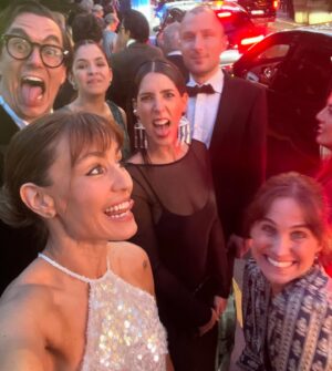 Marcela Mar Instagram - Así vivimos anoche la experiencia de la alfombra roja más aclamada de la industria del cine. 
Fue muy emocionante estar ahí con parte del equipo de nuestra película #mibestia
Y la cereza del pastel 🍒ver a Cate Blanchett y tenerla tan cerca en su estreno de #rumors @festivaldecannes 

Mi vestido precioso es de @francescamiranda_ @vistetedecolombia #vistetedecolombia 💓✨🥂