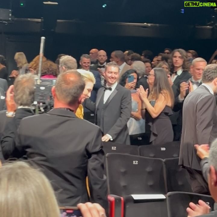 Marcela Mar - 3 Likes - Así vivimos anoche la experiencia de la alfombra roja más aclamada de la industria del cine.
Fue muy emocionante estar ahí con parte del equipo de nuestra película #mibestia
Y la cereza del pastel 🍒ver a Cate Blanchett y tenerla tan cerca en su estreno de #rumors @festivaldecannes
Mi vestido precioso es de @francescamiranda_ @vistetedecolombia #vistetedecolombia 💓✨🥂