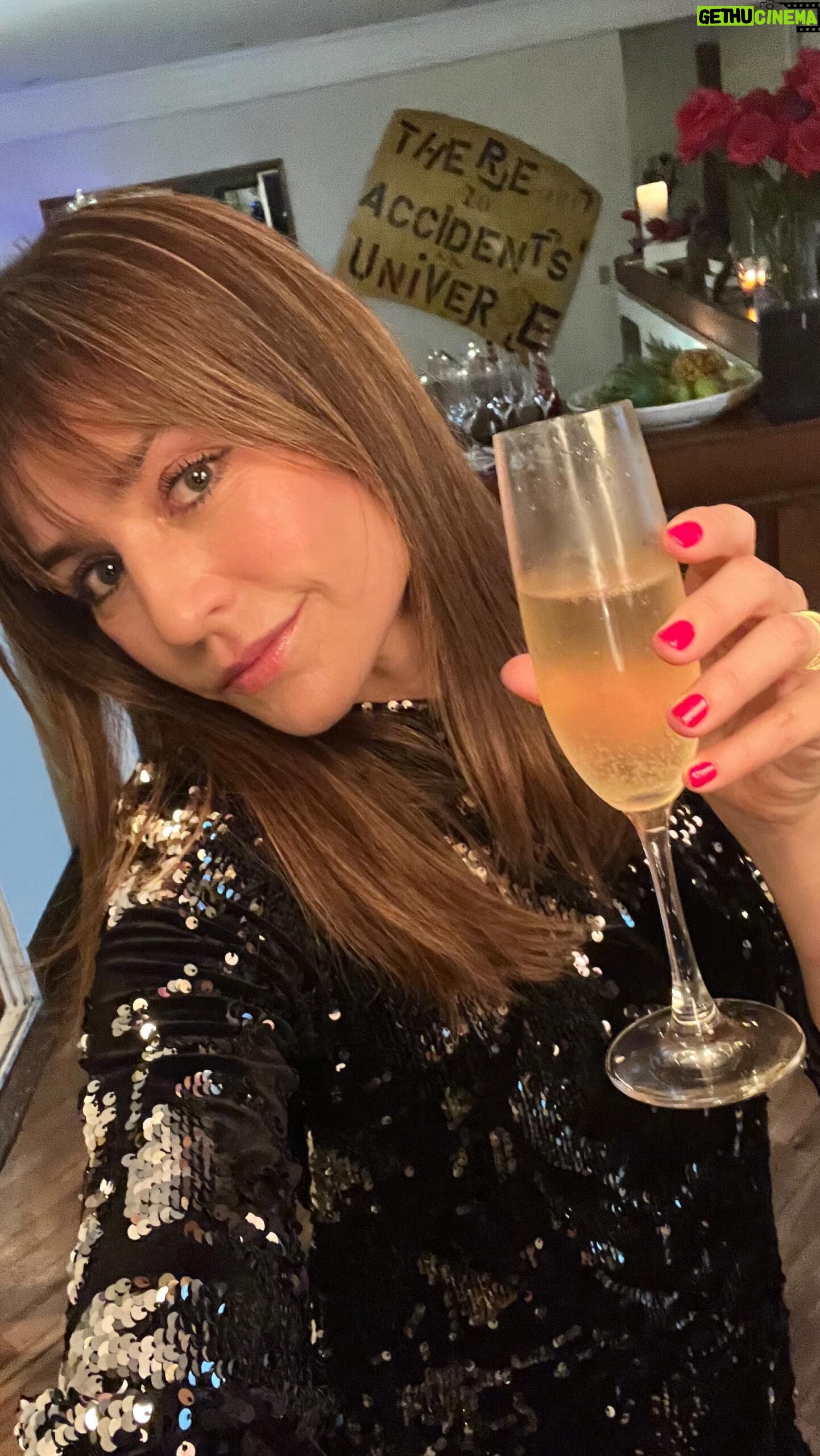 Marcela Mar Instagram - Feliz Navidad ✨🎄me soñaba esta fecha con mi manada completa 🙌🏻🐾🐾🐾 gracias vida!! Los amo @thechefisback @claudiamorales0007 @emilianopernia @lola_handley @paloma.handley @jeroofernandezz 🥰