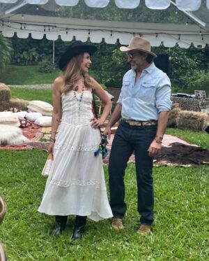 Marcela Mar Instagram - Hoy celebro tu vida amor cada instante que he vivido contigo ha sido maravilloso, le pido a Dios y al universo que me permita celebrarte hasta que seamos dos uvitas pasas recorriendo la vida tomados de la mano, te amo profundamente @marcelamar07