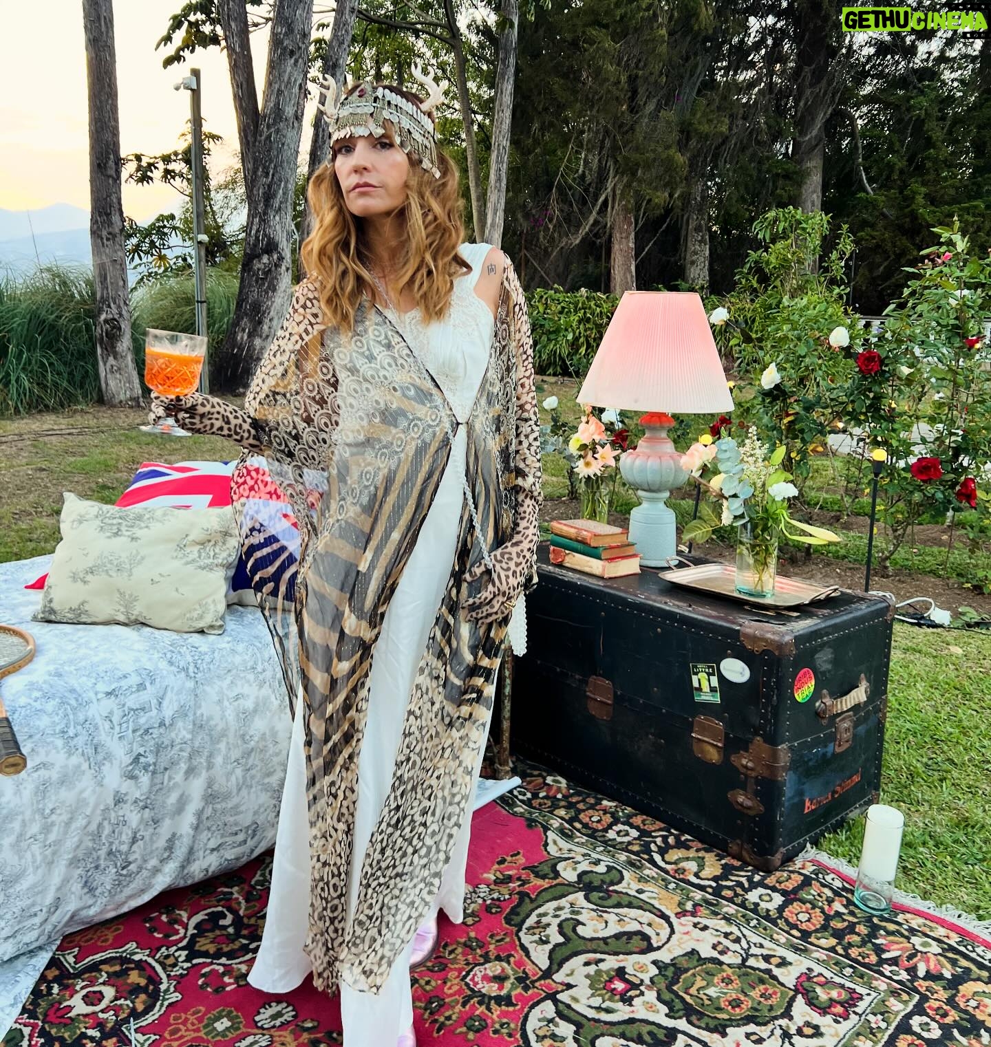 Marcela Mar Instagram - Gran fiesta inspirada en la película SALTBURN, gracias @fabianhirose por esta celebración tan fuera de lo común que se vive en la ciudad, gran despliegue de creatividad , arte, comida y bebida. ¡Te fajaste! 🔥 #saltburn El look de Pedro es de la gran diseñadora @mariazuleta 😍 El mío lo armé con piezas vintage de mi closet 👸 La cartera es un regalo de @lacasa_deluluu 💜