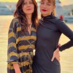 Marcela Mar Instagram - Y con esta belleza de atardecer nos despedimos de @festivaldecannes Camila Beltrán y yo✨✨✨✨ Merci à bientòt 🇫🇷🥂 Los sueños si se hacen realidad, trabajando con constancia y foco 🙌🏻 gracias #mibestia 🦉🌓 El vestido es de @ateliercrump vístete de 🇨🇴