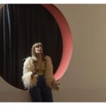 Marcela Mar Instagram - El teatro es mi primer amor. Es el espacio más agradable para investigar sobre los temas que me inquietan, para aprender algo acerca de mi y con optimismo, del mundo. Es ese mágico momento en donde comulgamos con los espectadores y nos llevamos ese instante efímero, que aunque se repite cada noche, nunca es el mismo. Hoy en el #diamundialdelteatro agradezco a todos y a todas las creadoras y artistas escénicas con las que he colaborado. Han dejado una huella bella y profunda en mi. Por más teatro, siempre! Imágenes de #experiencialamasfuerte por @miguel_goyeneche La última de @saraespinosaphoto Feliz #diainternacionaldelteatro