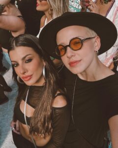 Marcella Rica Instagram - it’s not a phase. it’s a lifestyle. 🖤 feels like Vegas, mas é o emo brasileiro dando o nomeee! 🥹 @iwannabe.tour até sábado!
