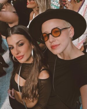 Marcella Rica Instagram - it’s not a phase. it’s a lifestyle. 🖤
feels like Vegas, mas é o emo brasileiro dando o nomeee! 🥹
@iwannabe.tour 
até sábado!