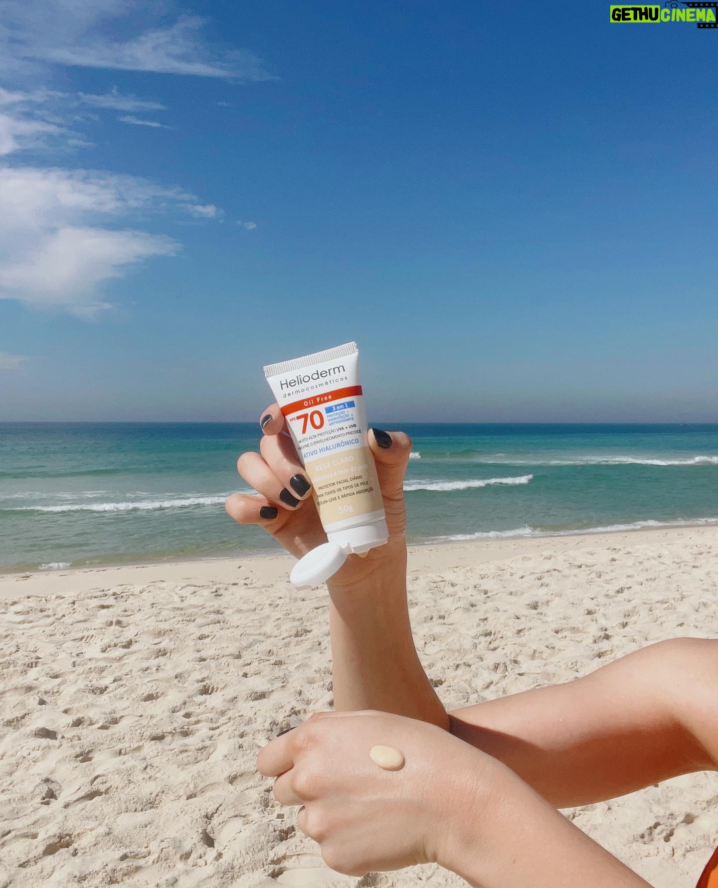 Marcella Rica Instagram - umas horinhas de folga e solzinho com proteção ❤️ @helioderm . *publi