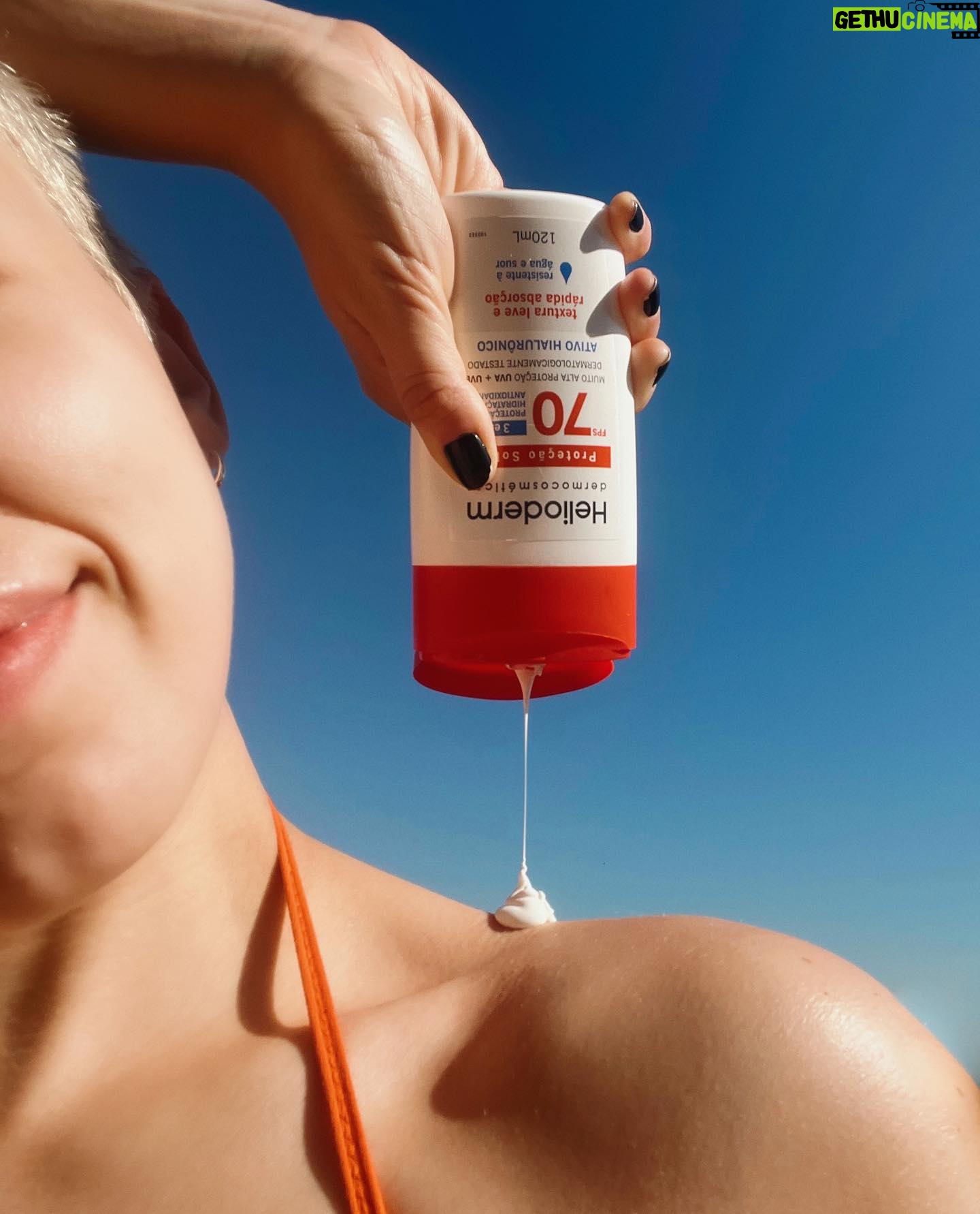 Marcella Rica Instagram - umas horinhas de folga e solzinho com proteção ❤️ @helioderm . *publi
