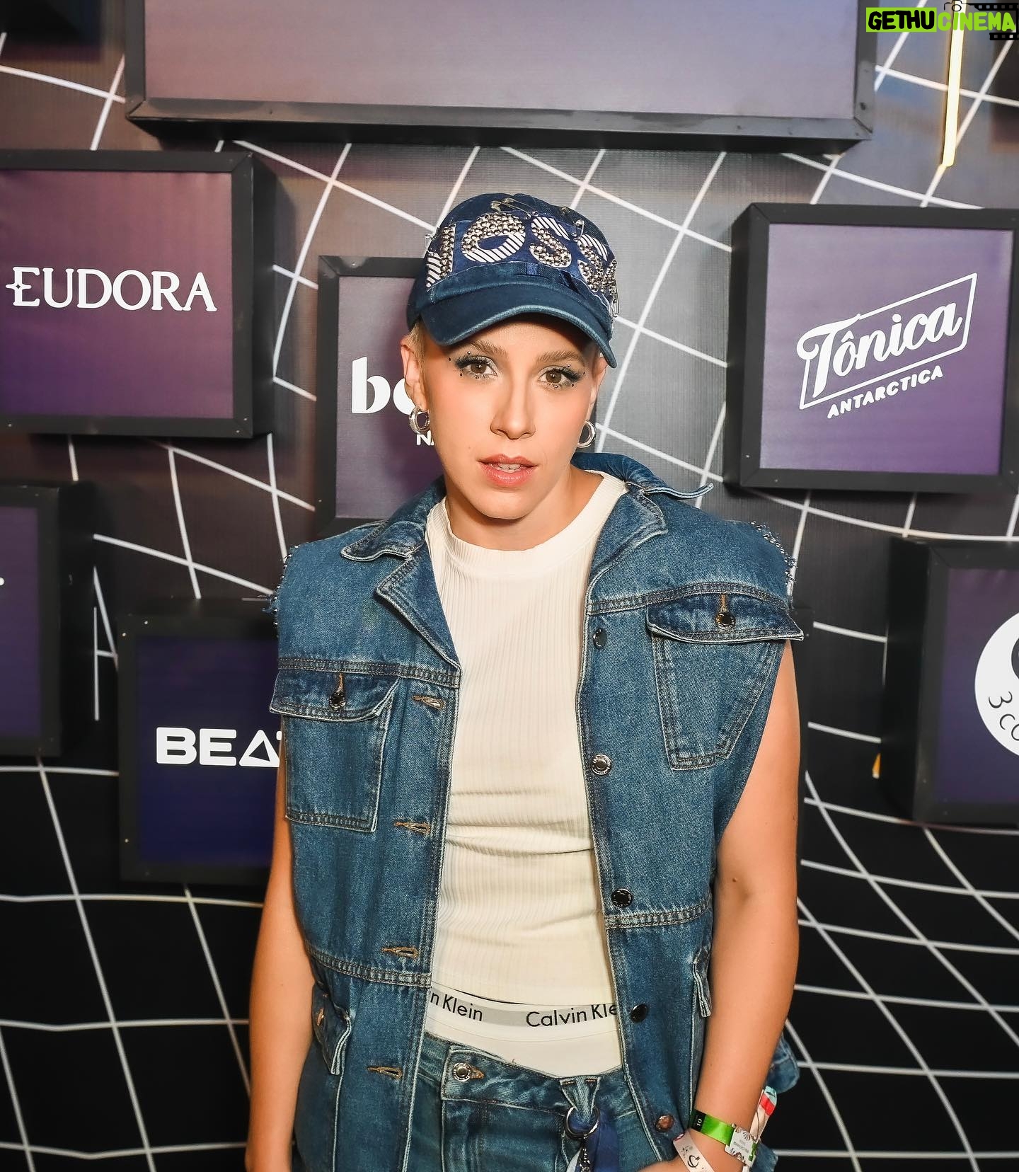 Marcella Rica Instagram - aquela maratona que a gente ama! mais um ano de @nossocamarote ❤️ e já cheguei pra encerrar mais um carnaval! boraaaaaa! 🔥 . @micheldiamant @sampaio_carol @cseventos