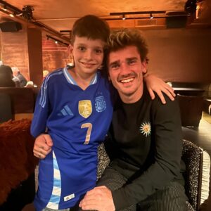 Marcelo Tinelli Instagram - Disfruto mucho compartir tiempo y trabajo con mis hijas y el Tirri. Los amo @micatinelli @candelariatinelli @juanittinelli1 @lucianotirri ❤️❤️❤️❤️❤️