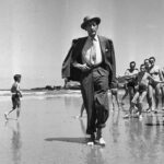 Marco Pigossi Instagram – Moda praia 1949.

📸 Georges Dambier