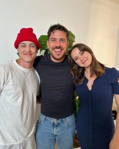 Marco Pigossi Instagram - E para comemorar o fim da greve vai ter DUMP de GEN V!!! Começando com esse elenco maravilhoso e talentoso e divertido!!