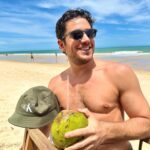Marco Pigossi Instagram - Último dia do ano ☀️ Axé!