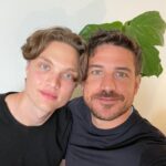 Marco Pigossi Instagram – E para comemorar o fim da greve vai ter DUMP de GEN V!!!
Começando com esse elenco maravilhoso e talentoso e divertido!!